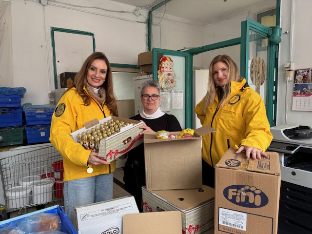 Überbrückungstraditionen mit Freundlichkeit: Wie Scientologen den Osterfeierlichkeiten in ganz Europa Freude brachten 1 001 2 Überbrückungstraditionen mit Freundlichkeit: Wie Scientologen den Osterfeierlichkeiten in ganz Europa Freude brachten