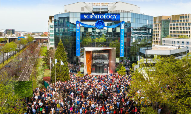 anniversaire 1 an inauguration scientology paris