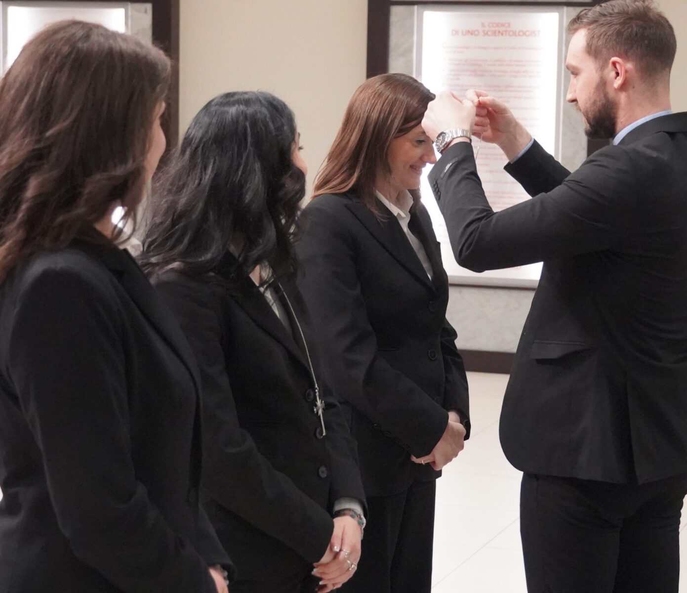Church of Scientology of Milano ordains 3 new female ministers 1 cerimonia ordinazione 2