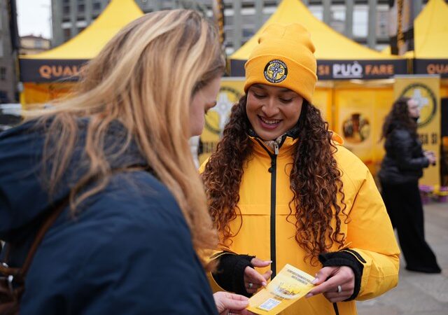 Tenda Gialla a Milano mentre i Ministri Volontari festeggiano 50 anni in tutto il mondo e oltre 20 in Italia