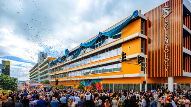 A massive Sunday crowd convenes to honor the latest addition to the lively center of San Juan—a new Church of Scientology, located along Juan Ponce de León Avenue, among the city’s busiest thoroughfares.